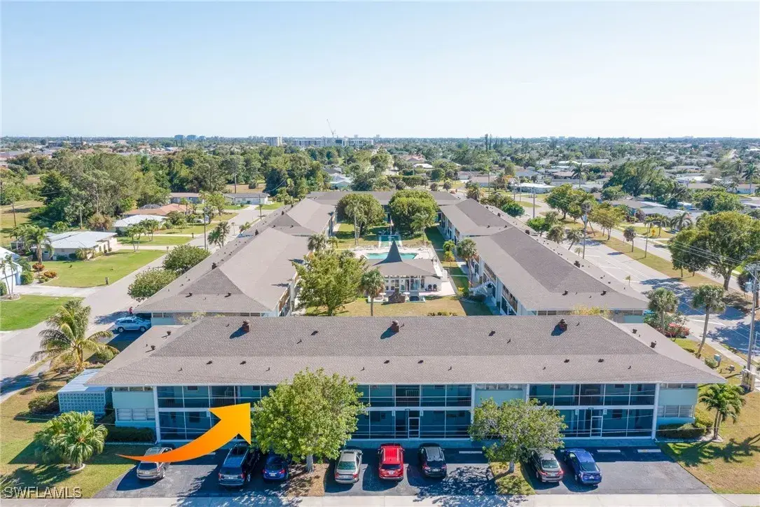 Picture of 402 SE 42Nd Ter 8, Cape Coral, FL 33904