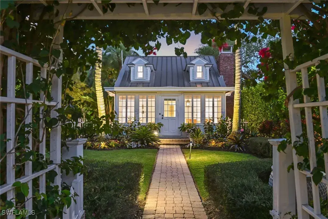 Picture of 356 11Th Ave S, Naples, FL 34102