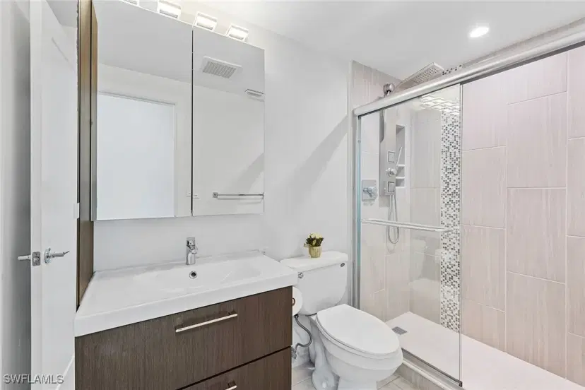 Picture of 220 Seaview Ct 216, Marco Island FL 34145