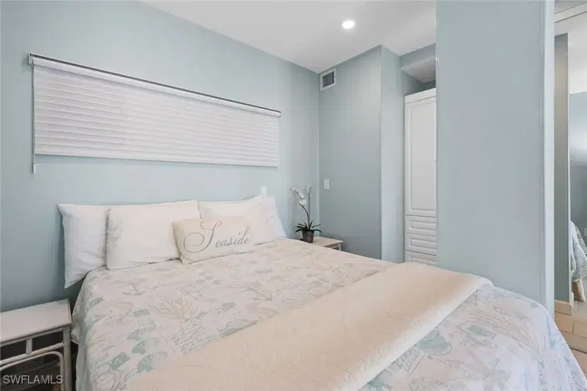 Picture of 220 Seaview Ct 216, Marco Island FL 34145