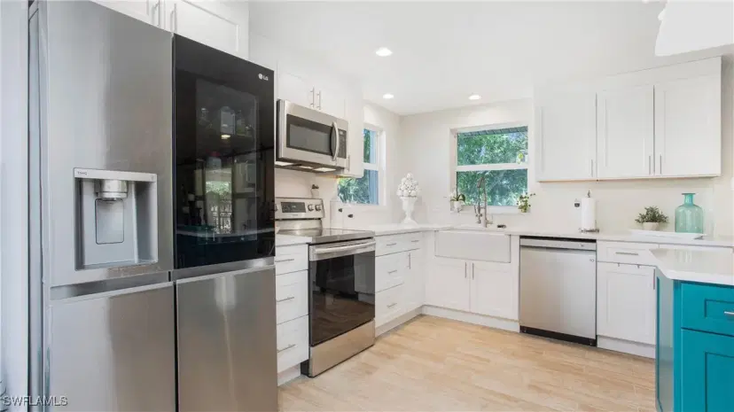 Picture of 1049 El Rio Ave, Fort Myers FL 33919