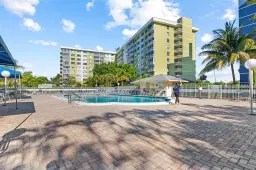 Picture of 4350 Hillcrest Dr 419, Hollywood, FL 33021