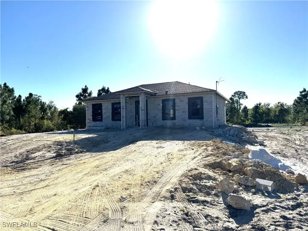 Picture of 905 5Th Ave, Lehigh Acres, FL 33972