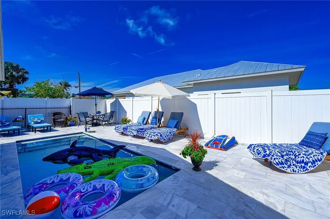 Picture of 698 105Th Ave N, Naples, FL 34108
