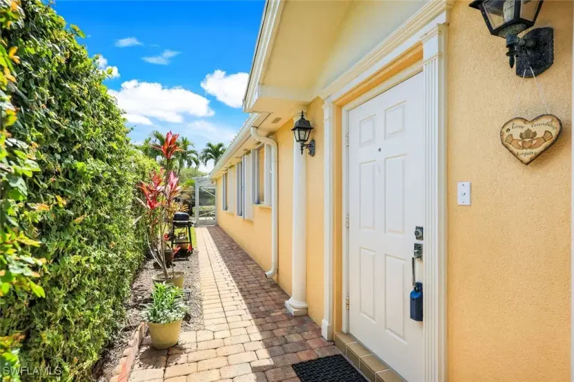 Picture of 4221 Saint George Ln, Naples FL 34119
