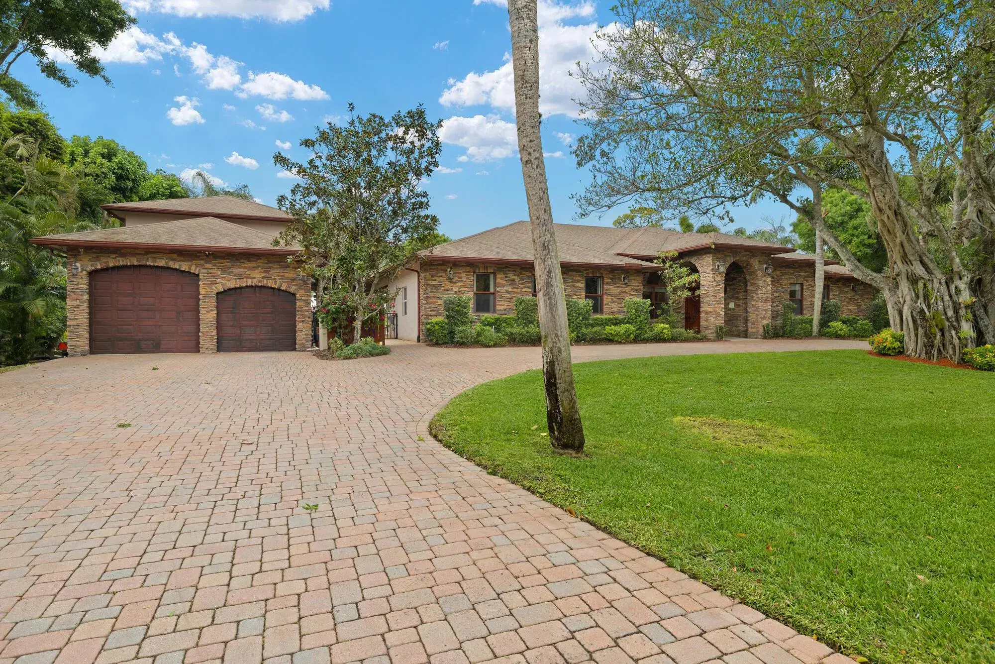 Picture of 265 Westwood Circle E, West Palm Beach, FL 33411