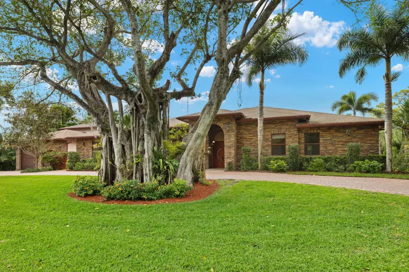Picture of 265 Westwood Circle E, West Palm Beach FL 33411