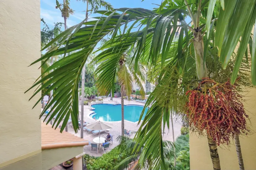 Picture of 720 S Sapodilla Avenue 304, West Palm Beach FL 33401