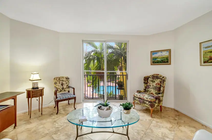 Picture of 720 S Sapodilla Avenue 304, West Palm Beach FL 33401