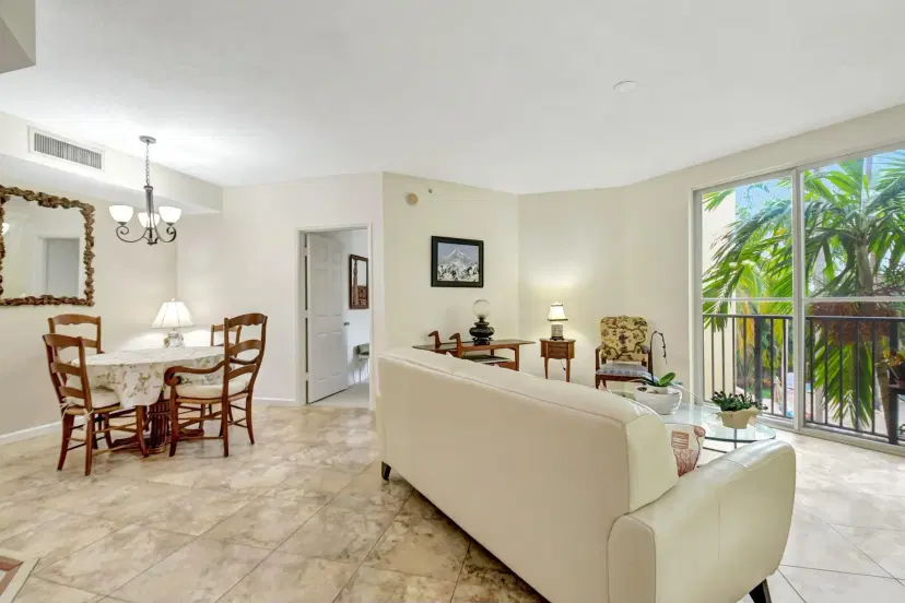 Picture of 720 S Sapodilla Avenue 304, West Palm Beach FL 33401