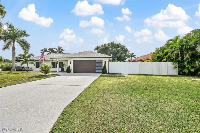 Picture of 1026 S Town And River Dr, Fort Myers FL 33919
