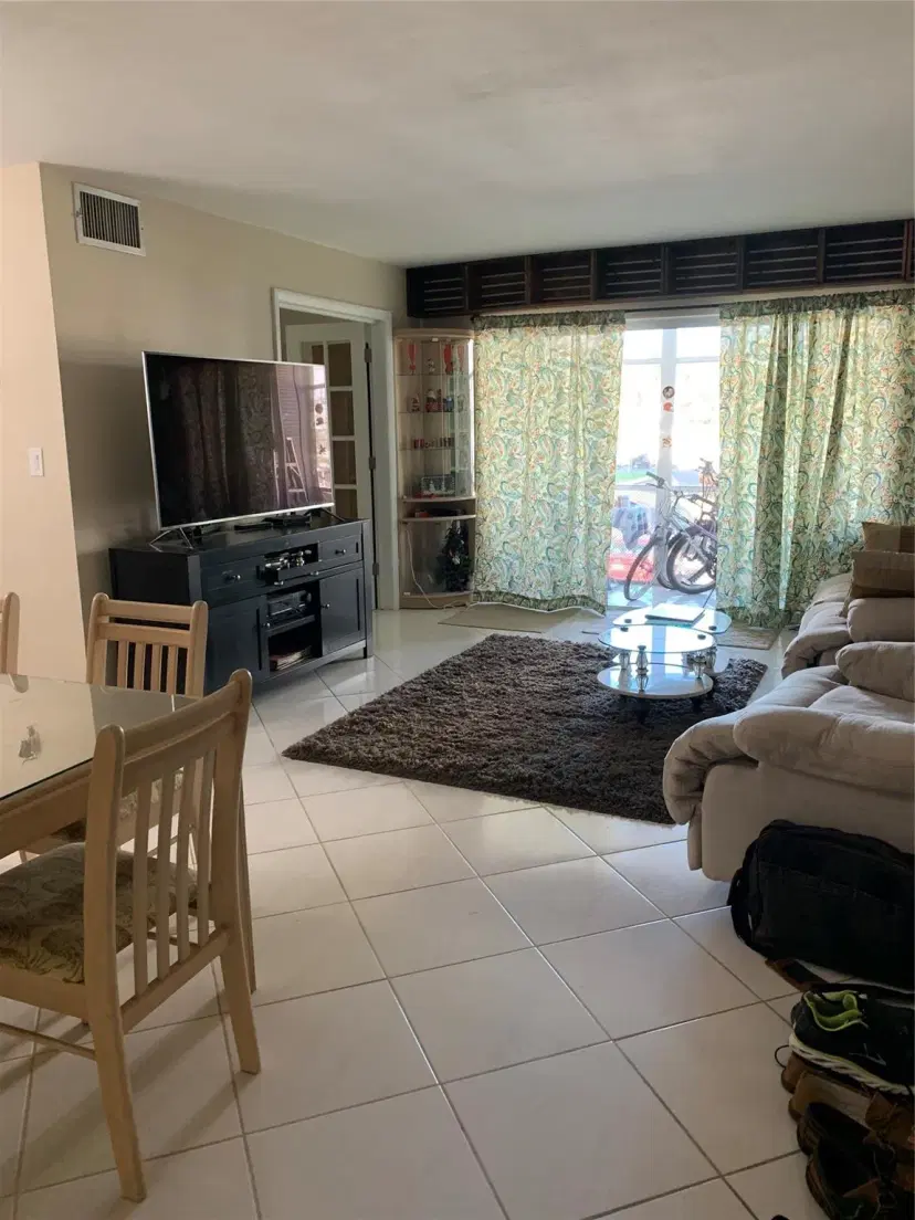 Picture of 3020 NE 16 Ave 204, Oakland Park FL 33334