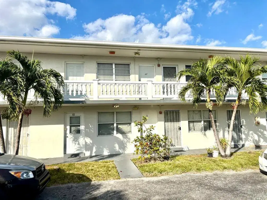 Picture of 165 NE 203Rd Ter 12, Miami, FL 33179
