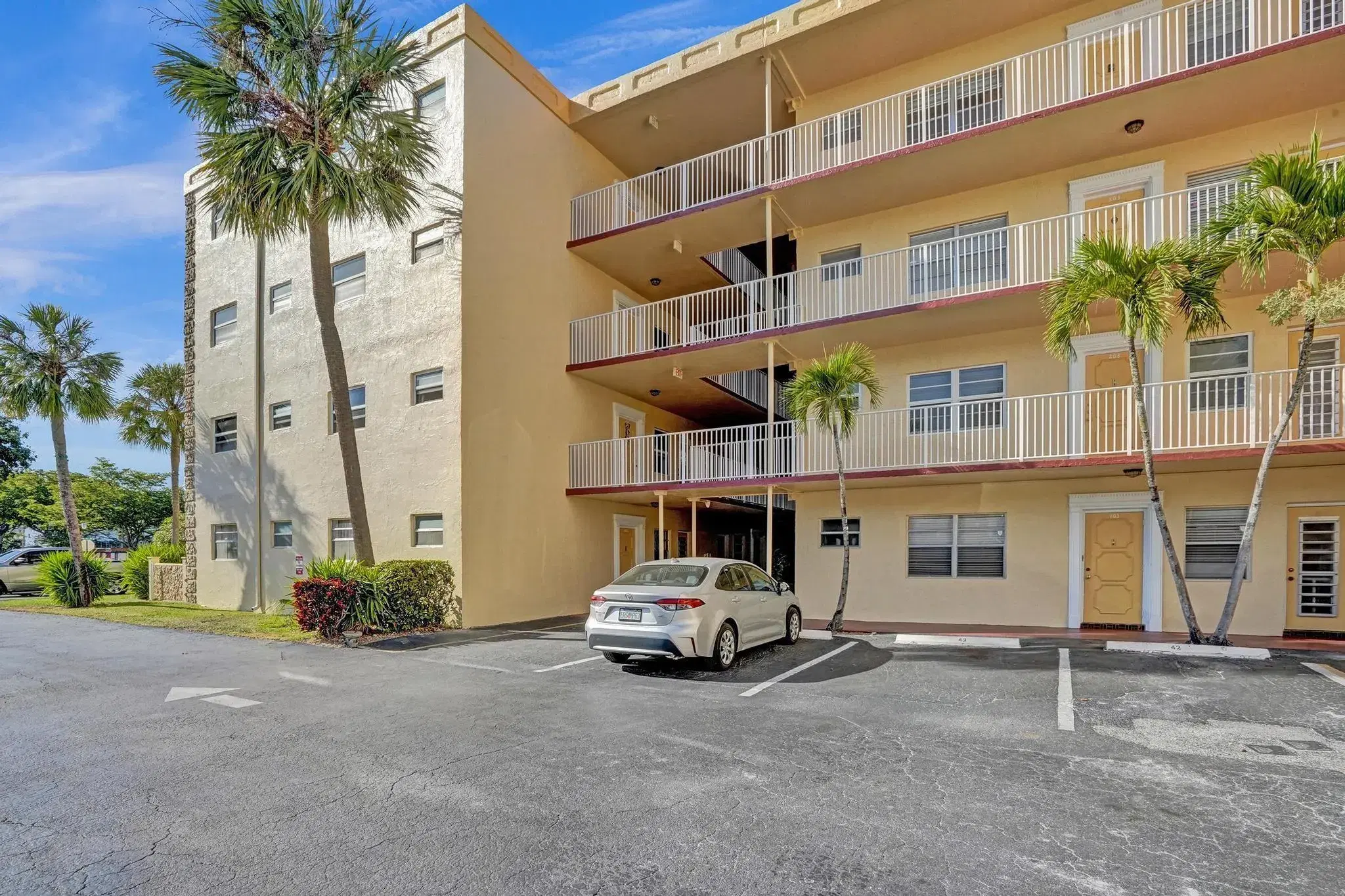 Picture of 3990 NW 42Nd Ave 101, Lauderdale Lakes, FL 33319