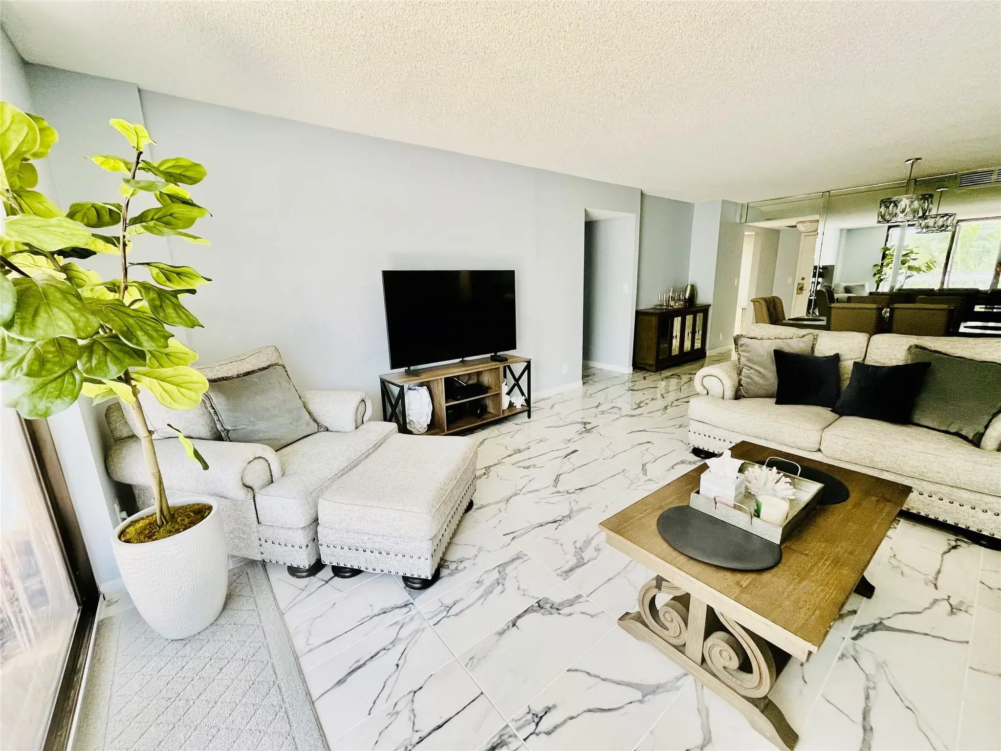 Picture of 2500 Parkview Dr 619, Hallandale Beach, FL 33009
