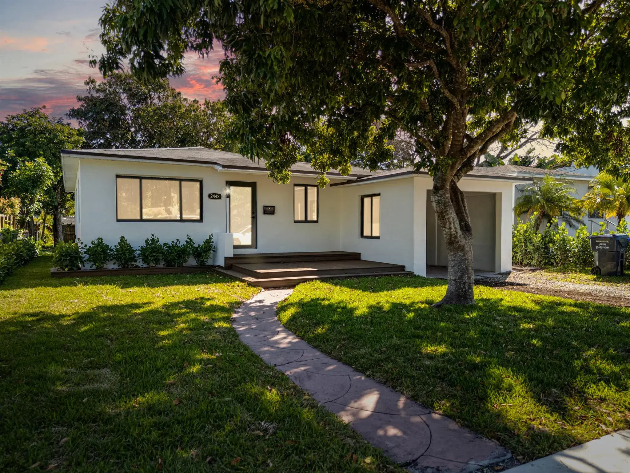 Picture of 2442 Grant Street, Hollywood, FL 33020