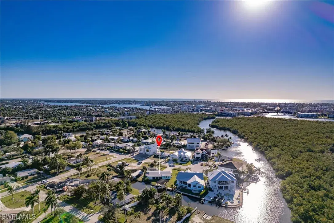 Picture of 1159 Holiday Ln, Naples, FL 34104