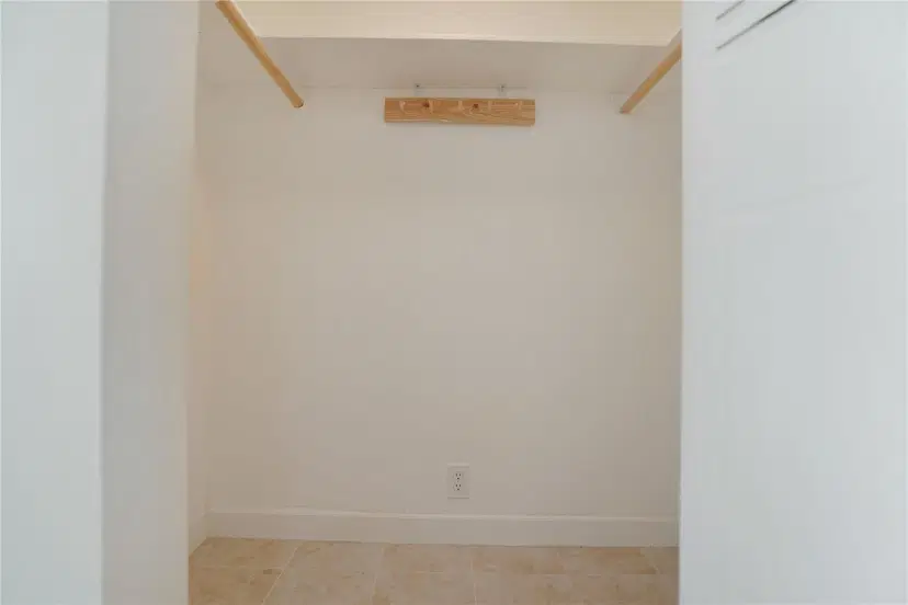 Picture of 604 NE 2Nd St 220, Dania Beach FL 33004