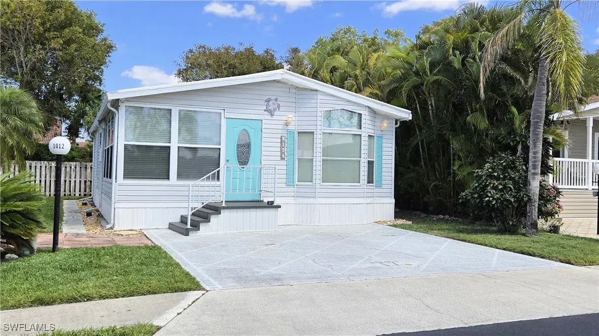 Picture of 1012 Crystal Lake Dr, Naples, FL 34120