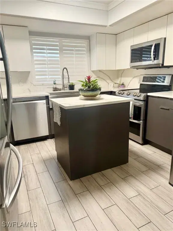 Picture of 1020 Palm View Dr 101C, Naples, FL 34110