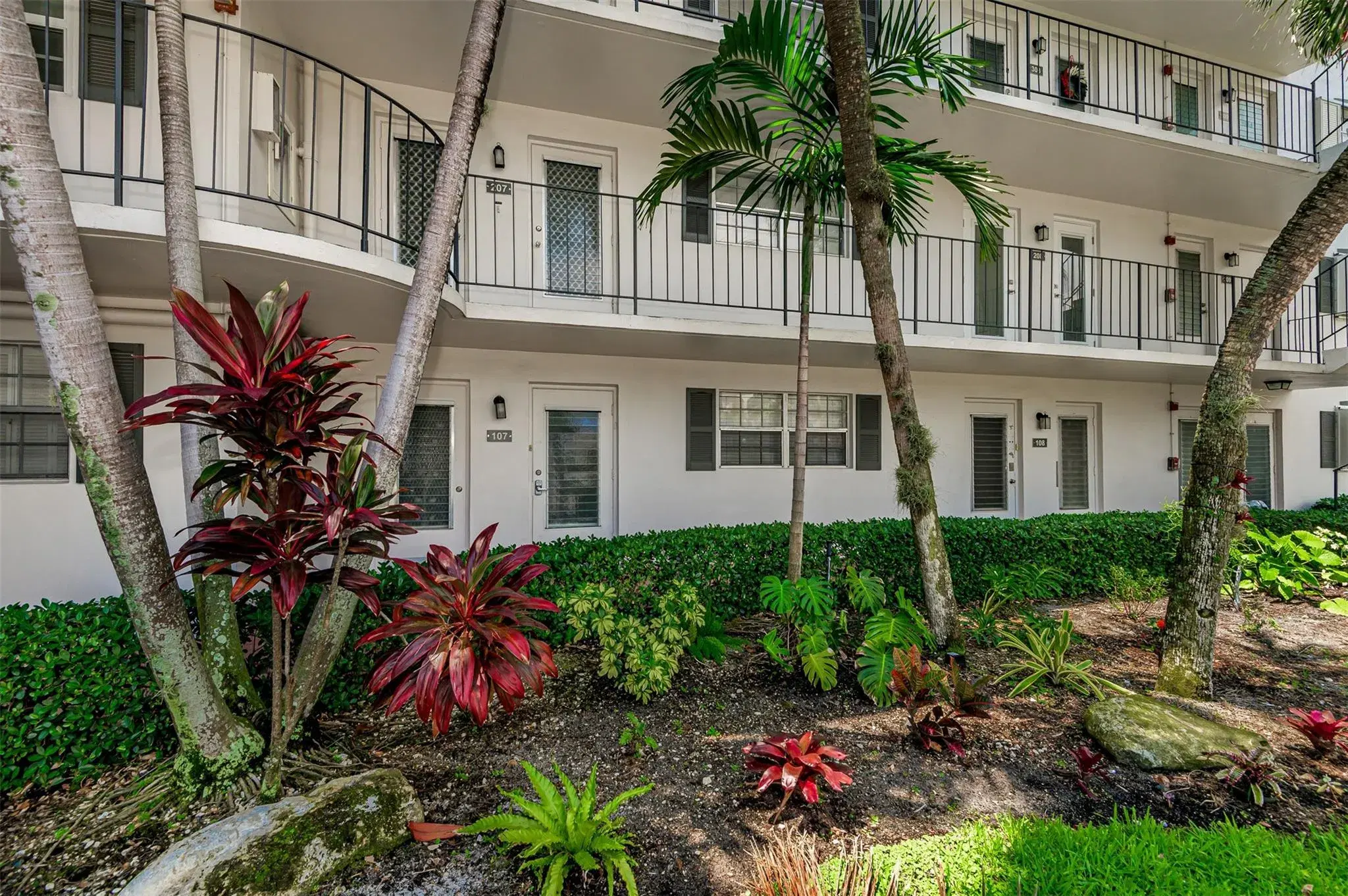 Picture of 455 Paradise Isle Blvd 107, Hallandale Beach, FL 33009