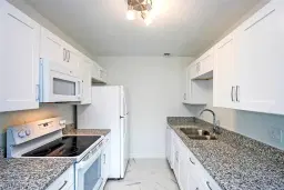 Picture of 601 Periwinkle Way D1, Sanibel, FL 33957