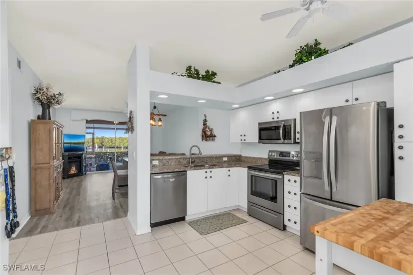 Picture of 194 Newport Dr 903, Naples FL 34114