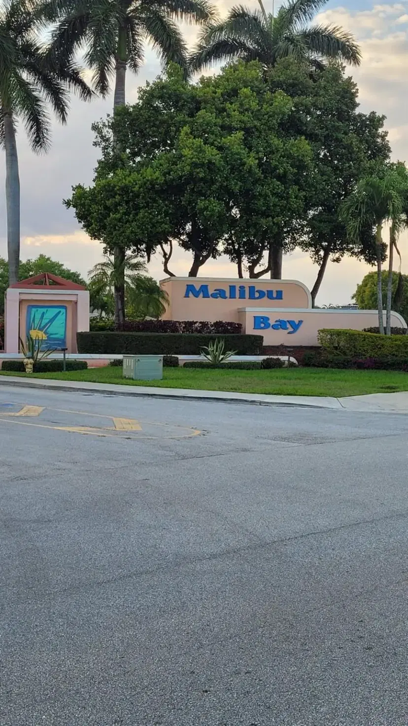 Picture of 20873 NW 3Rd Ln 20873, Pembroke Pines FL 33029