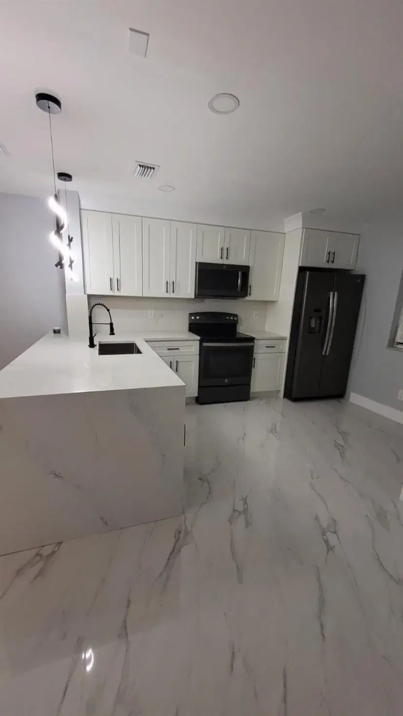 Picture of 20873 NW 3Rd Ln 20873, Pembroke Pines FL 33029