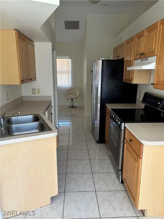 Picture of 546 Long Island St E, Lehigh Acres FL 33974