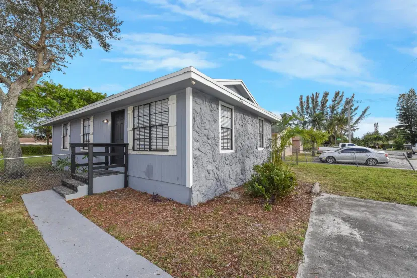 Picture of 237 SW 11 Avenue, Delray Beach FL 33444