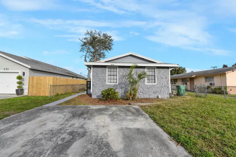 Picture of 237 SW 11 Avenue, Delray Beach FL 33444
