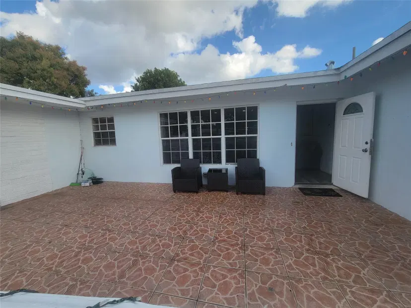 Picture of 660 E Melrose Cir, Fort Lauderdale FL 33312