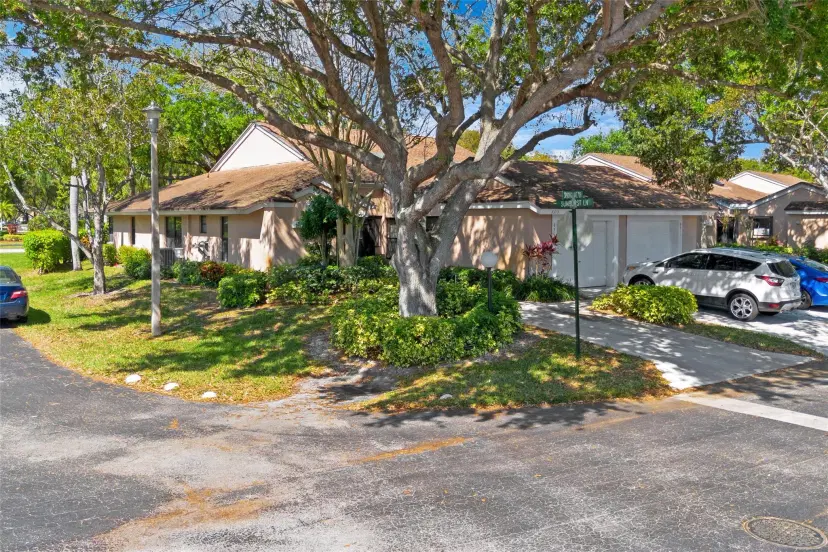 Picture of 8315 Springlake Dr 8315, Boca Raton FL 33496