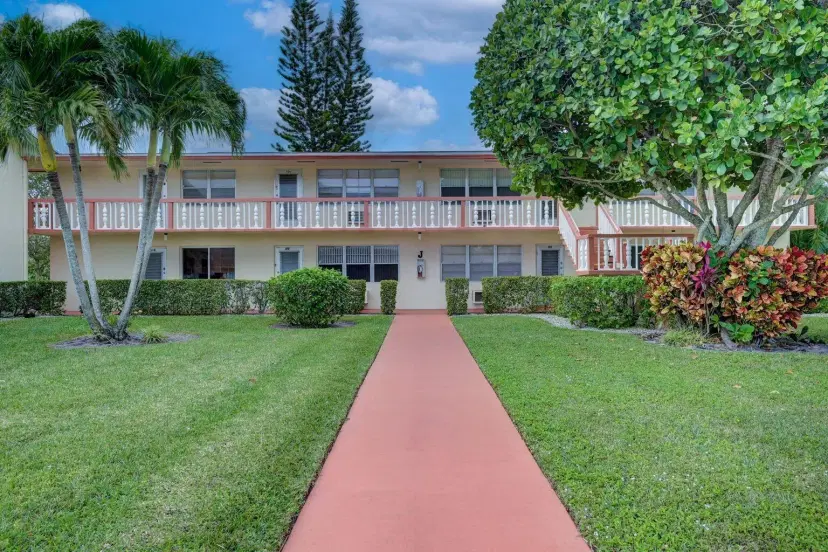 Picture of 208 Chatham J, West Palm Beach FL 33417