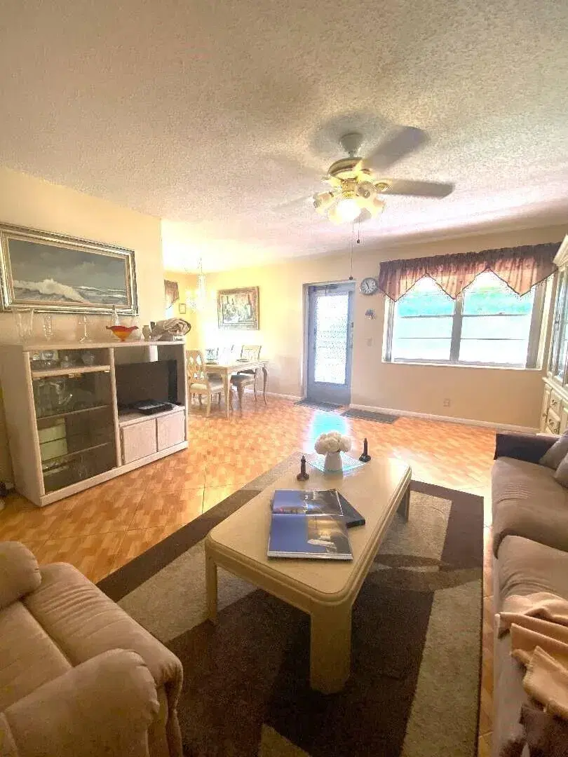 Picture of 208 Chatham J, West Palm Beach FL 33417