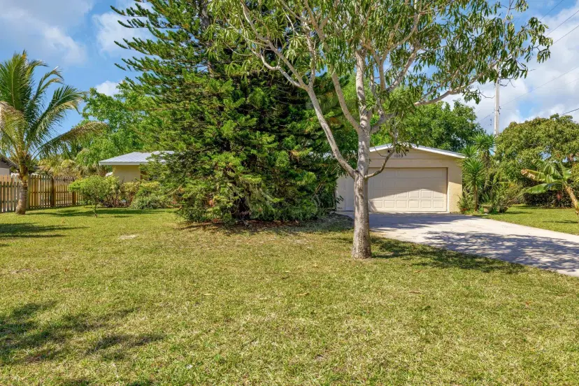 Picture of 1030 SE Dolphin Drive, Stuart FL 34996