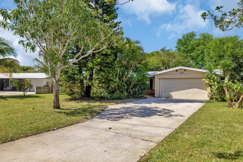 Picture of 1030 SE Dolphin Drive, Stuart FL 34996