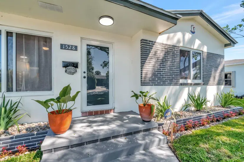 Picture of 1528 N K Street, Lake Worth Beach FL 33460