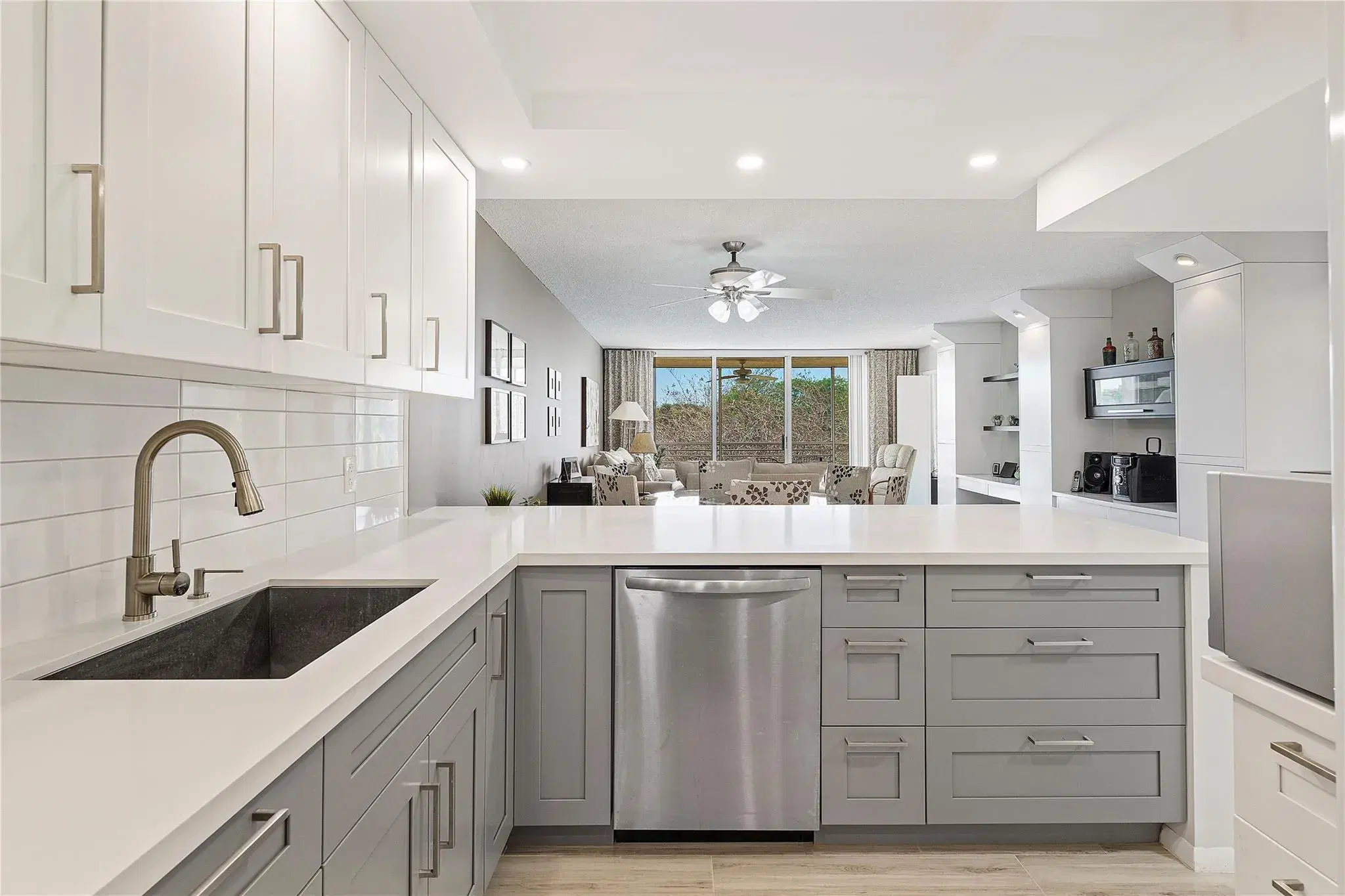 Picture of 4030 W Palm Aire Dr 301, Pompano Beach, FL 33069