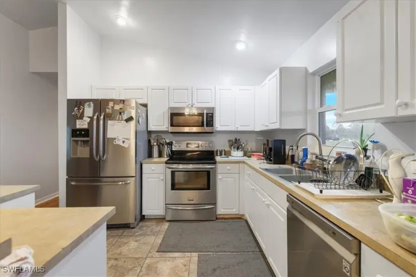Picture of 511 Kimberly Ct, Lehigh Acres FL 33974
