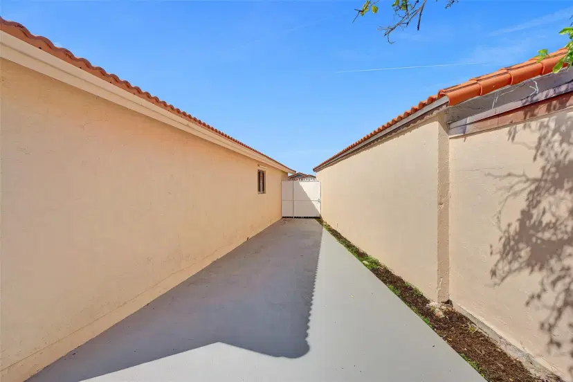 Picture of 2614 W 65Th St, Hialeah FL 33016