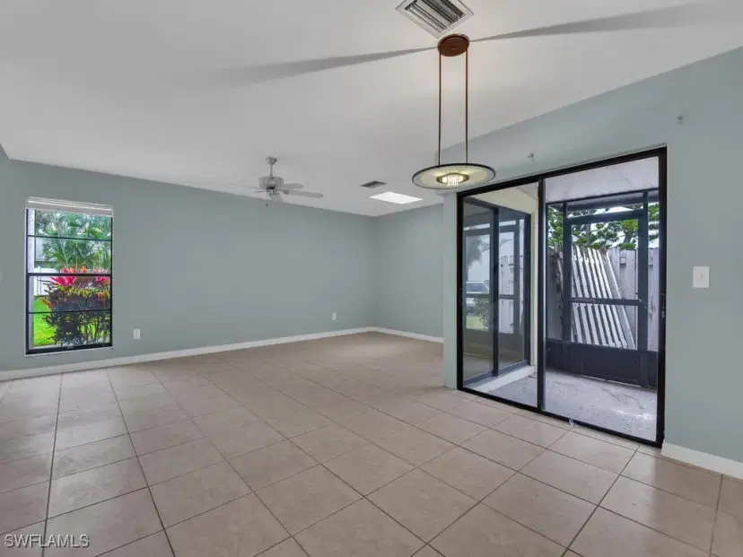 Picture of 1423 SW Courtyards Ter 70, Cape Coral FL 33914