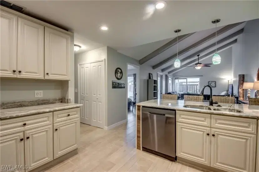 Picture of 6337 Royal Woods Dr, Fort Myers FL 33908
