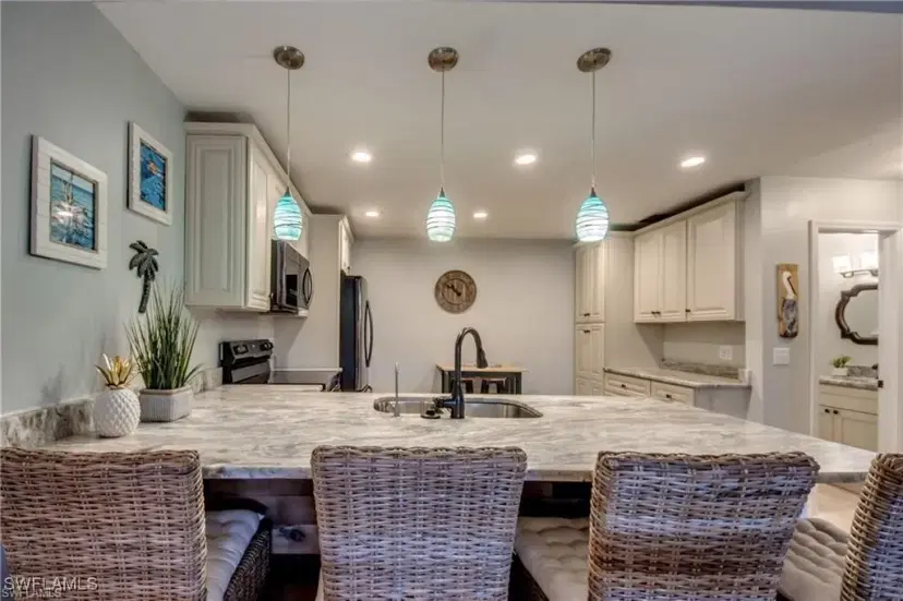 Picture of 6337 Royal Woods Dr, Fort Myers FL 33908