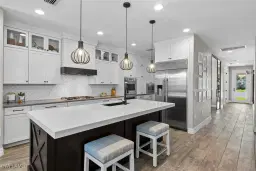 Picture of 7111 Barnsbury Ln, Naples, FL 34109