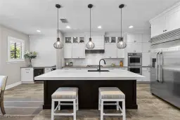 Picture of 7111 Barnsbury Ln, Naples, FL 34109