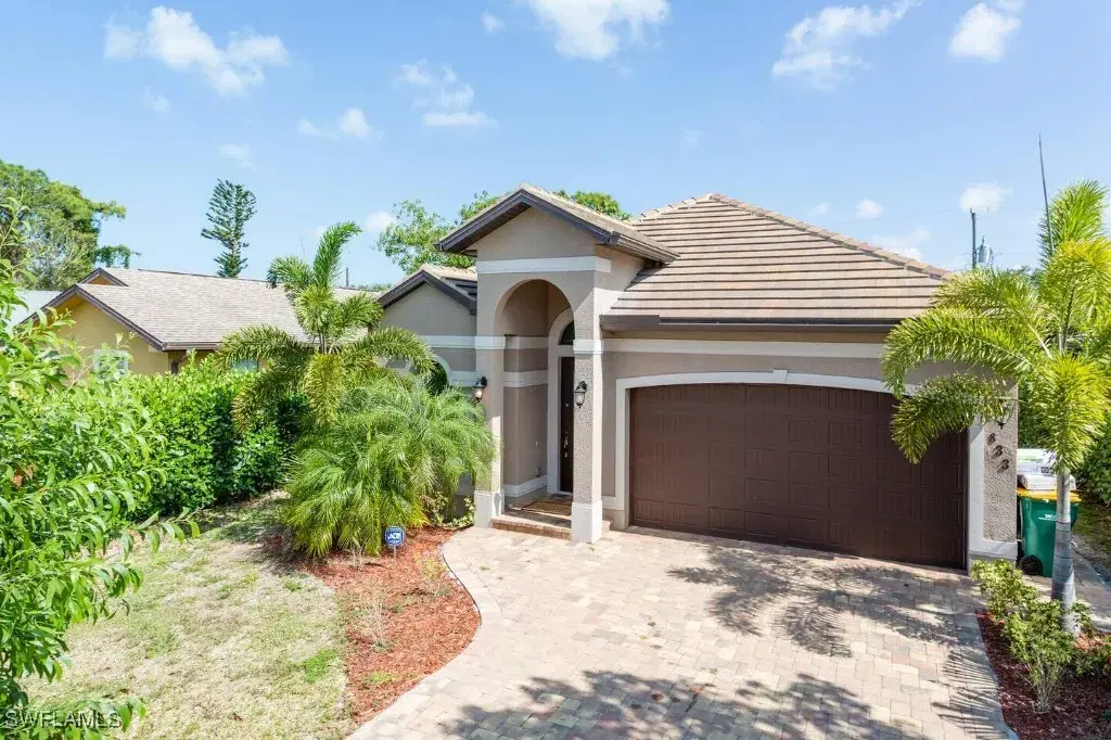 Picture of 833 109Th Ave N, Naples, FL 34108