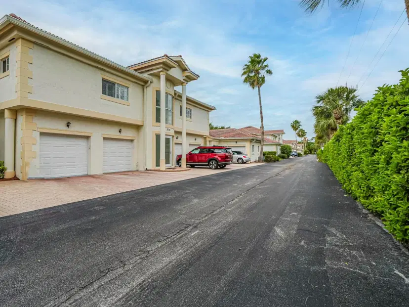 Picture of 536 7TH Square 103, Vero Beach FL 32962