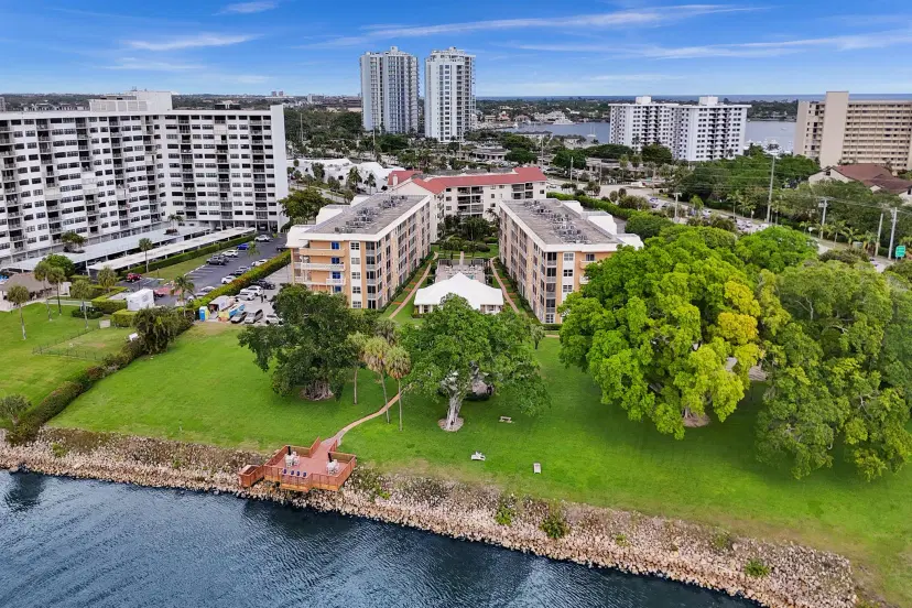 Picture of 308 Golfview Road 406, North Palm Beach FL 33408